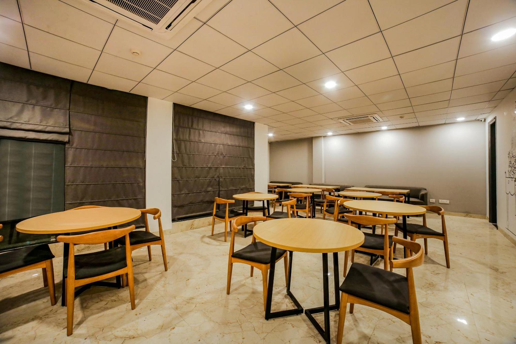 Collection O Singha Chowk Gurgaon Bagian luar foto
